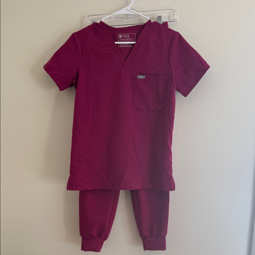 Figs Scrubs Set in Wine
